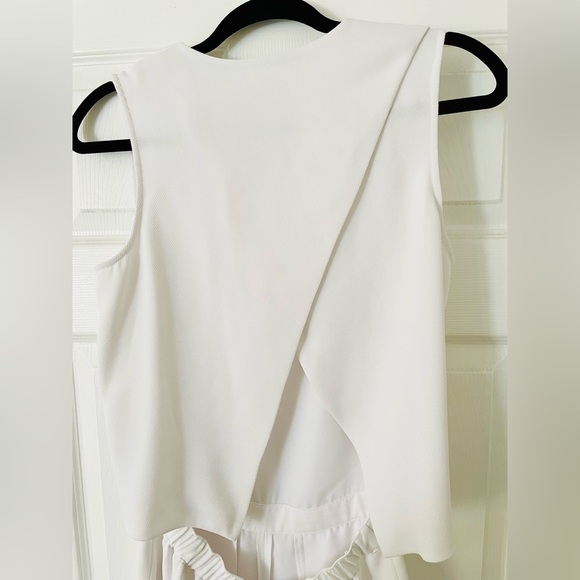 Chic and Adorable Club Monaco Romper - Picture 6 of 6